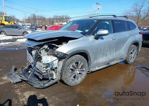 2022 Toyota Highlander Xle z USA, uszkodzony, nr VIN 5TDGZRBH6NS580130